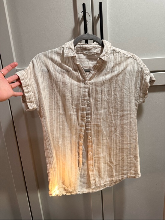 beachlunchlounge Tops - beachlunchlounge Cream Striped Button-Up Short Sleeve Top